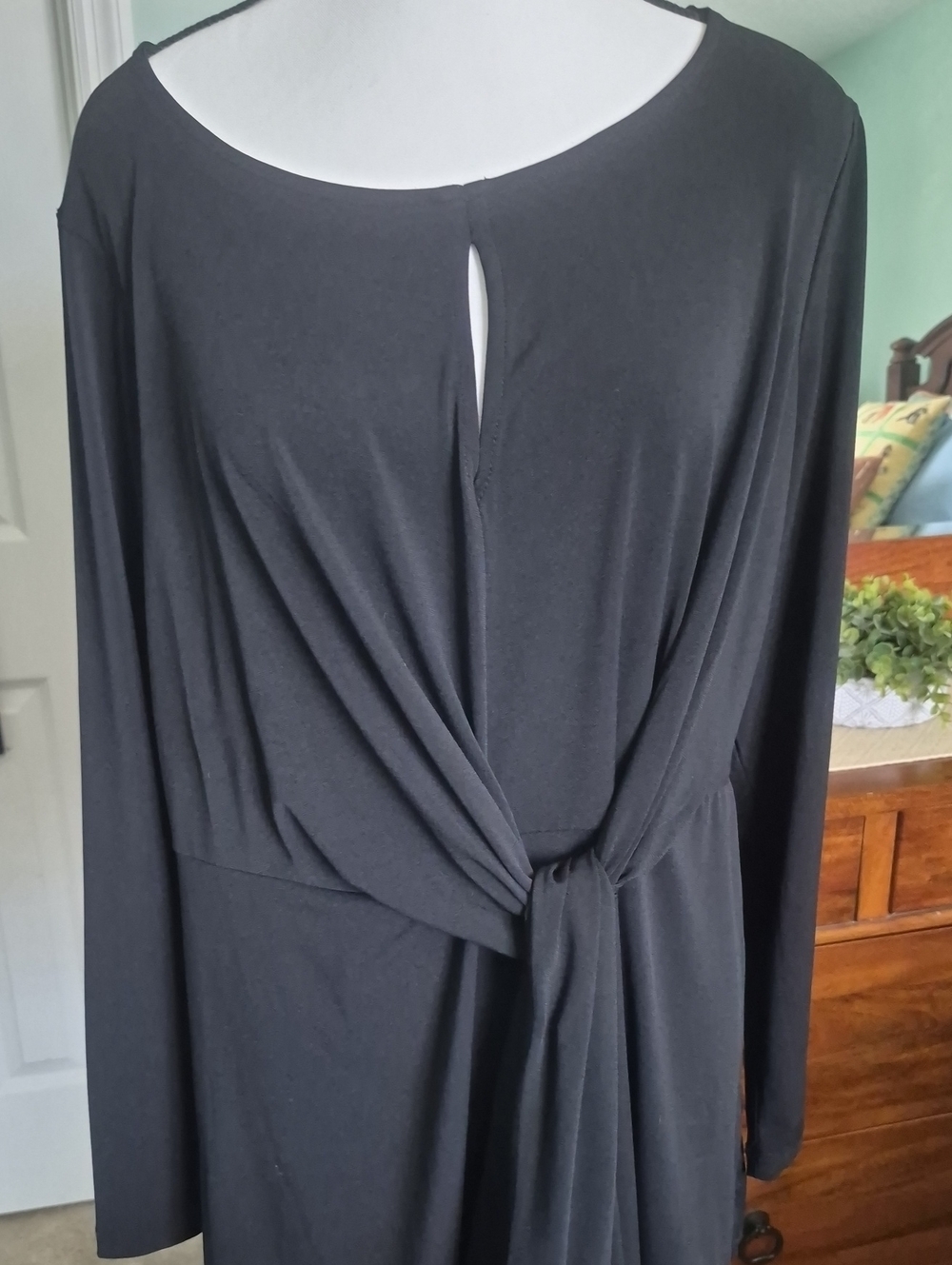 Women's Black Twist-Front Long Sleeve Dress